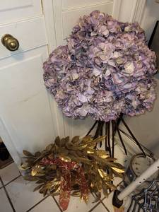 Dried feux Hydrangea Bouquet with Gold Leaves and Red Ribbon