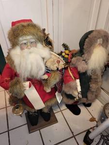 Country-HandWorks Santa Claus Figures From Historic Williamsburg, Va. - Hand Crafted (Lot of 2)