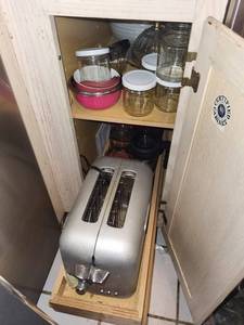 DeLonghi 2-Slice Toaster with Assorted Glass Jars and Lids