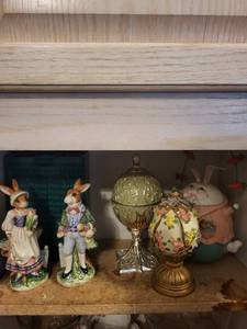 Fitz and Floyd Porcelain Bunny Figurine Set in Lidded Garden Jar music boxes - Vintage