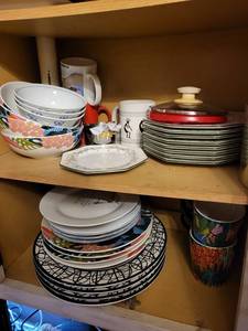 Assorted Ceramic Dinnerware - Bowls, Plates & Mugs (Mixed Patterns)