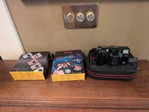 Kodak EasyShare M550 Cameras (2) & Minolta Digital Camera (Lot of 3)