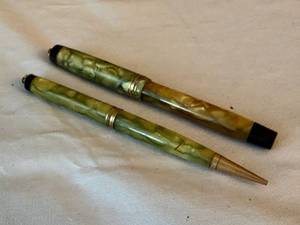 Parker Duofold Fountain Pen & Pencil Set Marbled Green Cracked