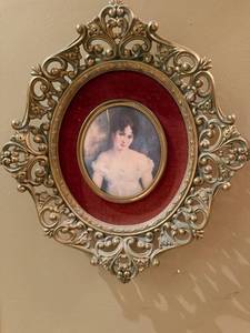 Cameo Creation Mme. Recamier Oval Wall Frame Red Velvet Gold Tone