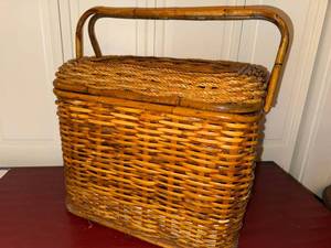 Vintage Wicker Picnic Basket Hinged Lid Swing Handle Natural Brown