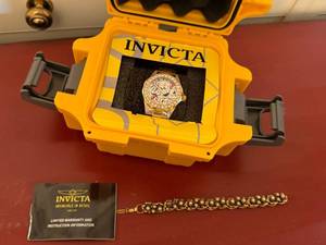 Invicta Disney Mickey Minnie Crystal Bezel Watch Box Papers