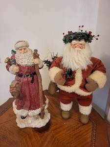Santa Figurine Pair (Lot of 2)