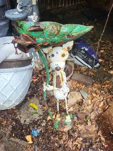 Metal Mouse Garden Statue With Leaf Umbrella