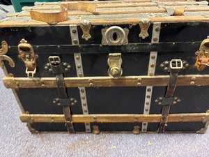 1914 steamer trunk- great shape