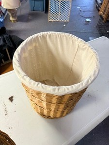 Wicker clothes hamper
