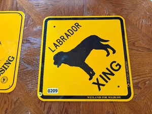 Labrador xing sign