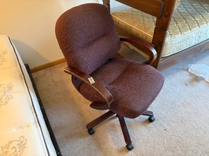 Office chair with armrest