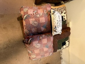 Lot of throw pillows