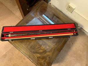 2 piece pool cue in case
