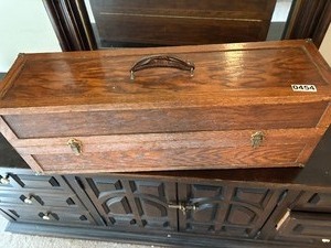 Arrow storage box with arrows