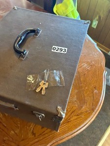 Small Trunk withy keys