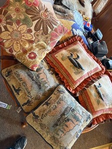 Lot of throw pillows