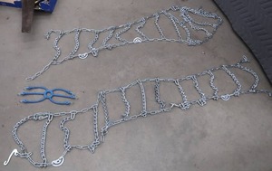 2 NEW TRUCK TIRE CHAINS