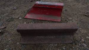 2 HEAVY DUTY ANVILS