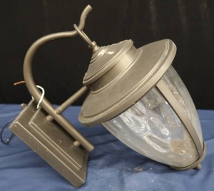 LARGE OUTDOOR LIGHT