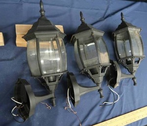 3 BLACK OUTDOOR LIGHTS