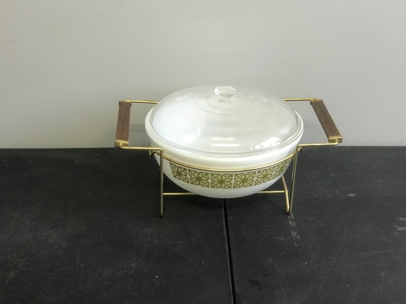 Vintage Pyrex 404 Promo Holder Bowl Cradle Carrier Stand Gold Frame Wood Handles with 404 40T Pyrex Bowl with Lid Vintage