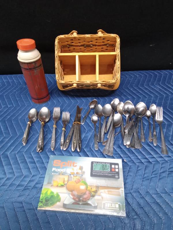 Silverwarenapkin basket, silverware, vintage thermos, new food scale