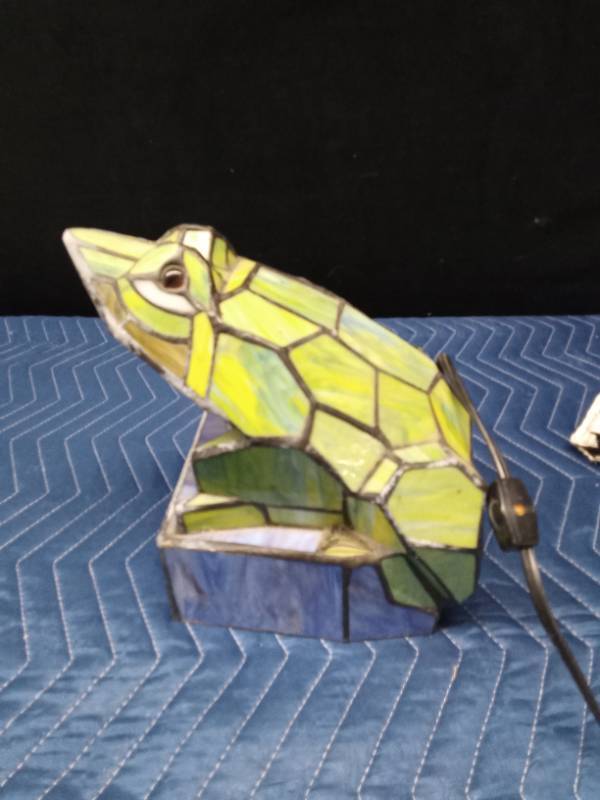 Stained glass frog light