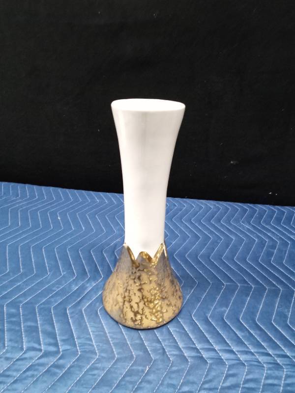 Vintage American Bisque whit ceramic vase with weeping 22K gold on base - made in USA