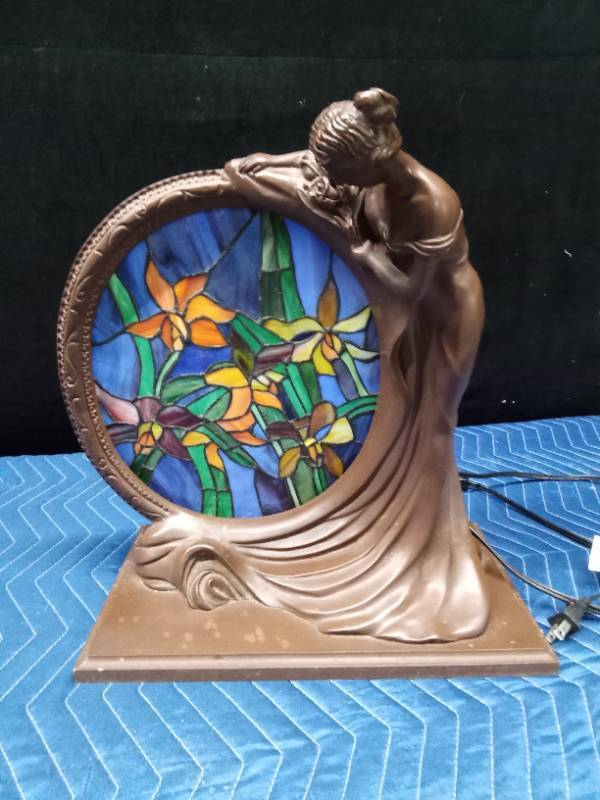 Stained glass art Nouveau style table lamp