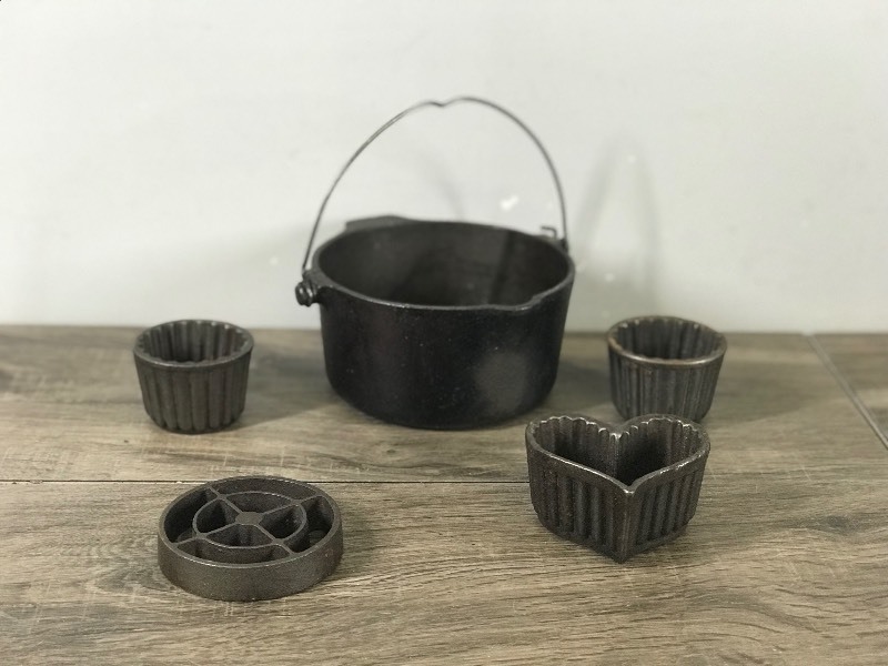 Vintage Griswold Deep Patty Bowl & 3 Molds