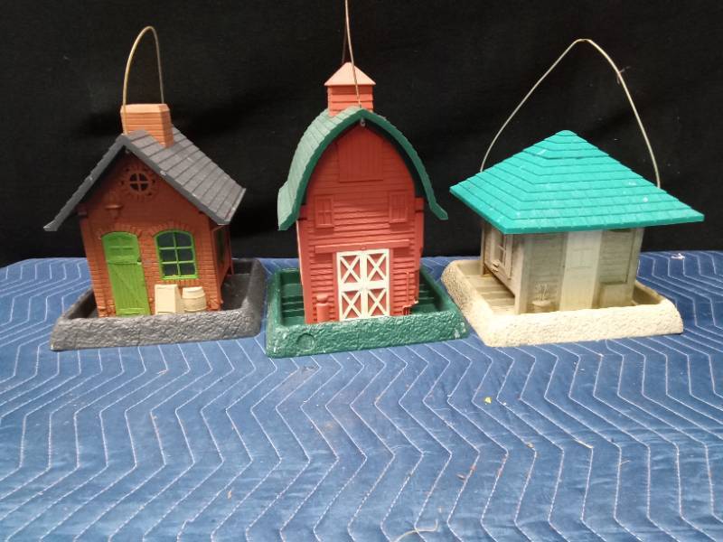 3 Unique bird feeders