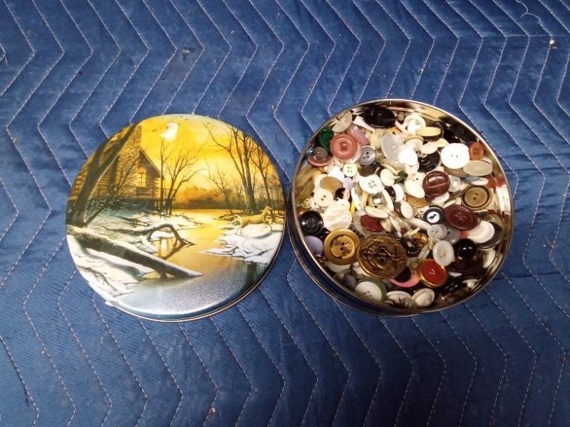 Tin of vintage buttons