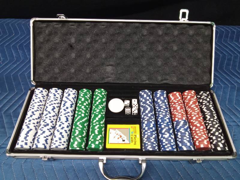 Poker chip set in metal case