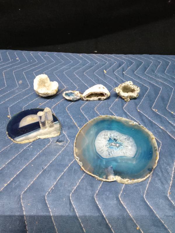 4 Geodes and 2 slabs of agates