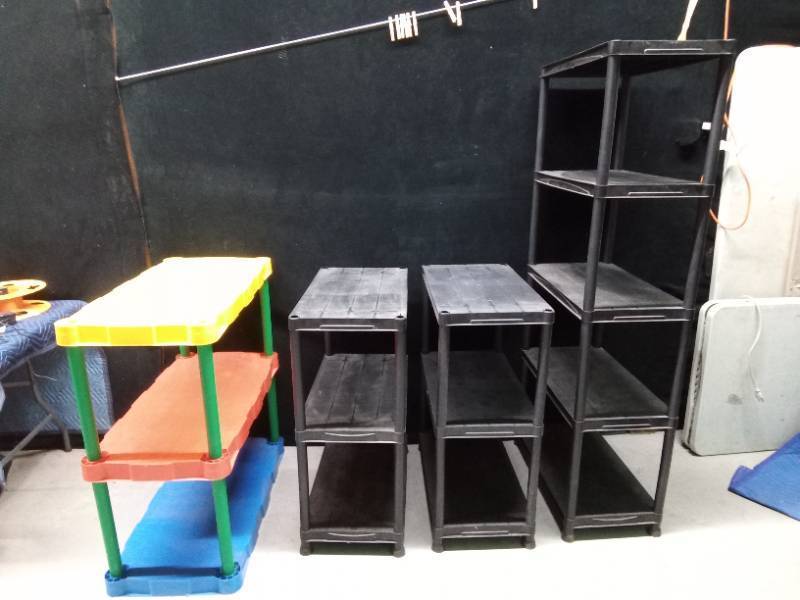 4 Plastic floor shelves