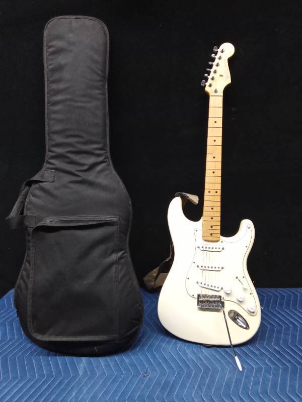 &nbspFender Stratocaster electric guitar Olympic white with bag
