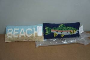 2 Peking Handcrafted Decorative Pillows