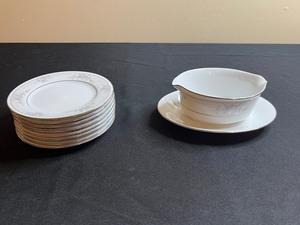 Noritake Legendary Sweet Leilani 7 Plates 8 pcs and Matching Gravy