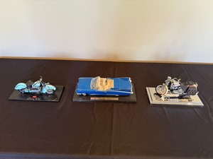 Models Maisto Cadillac Eldorado Biarritz (1959) & Indian Motorcycle & Harley-Davidson FLSTS Springer
