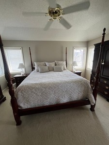 Kincaid Heritage King Four-Poster Bed - Dark Mahogany, Twisted Posts, Carved Details - Does NOT Inc Bed Coverings OR Mattress