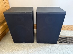 Auvio 40-296 6.5in 2-Way Bookshelf Speakers (Lot of 2)