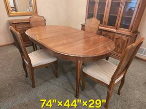 Thomasville Furniture American Contemporary Dining Table Set  (4 Chairs, 2 Leaves, Pads)