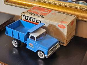 Tonka Hydraulic Dump Truck Model 520