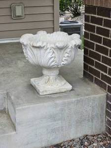 17 inch tulip garden, planter with foot and base (pair)