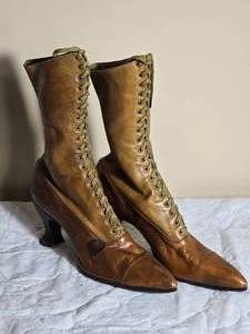 Stunning Antique Leather Womens Lace-Up Boots