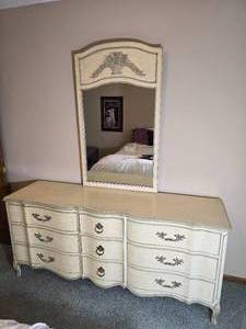 Henredon French Provincial Style Vanity Dresser with Mirror Distressed Finish