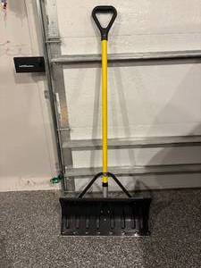 Steel Suncast Snow Shovels