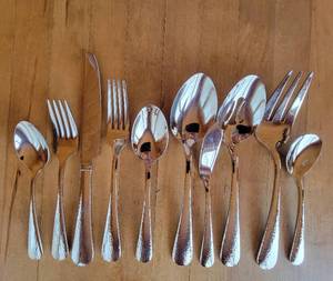 Reed & Barton Hammered Antique�Flatware Service