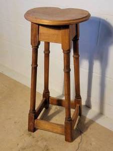 Charming Heart Top Plant Stand